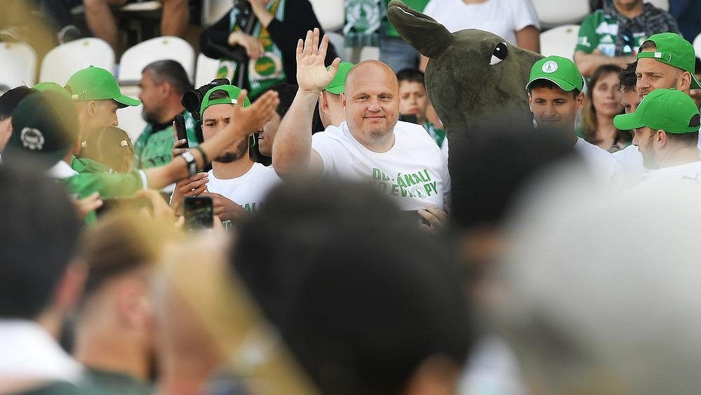 Kdyby mi někdo řekl o pohárech před sezonou, poslal bych ho do Bohnic, hodnotil Veselý historický úspěch